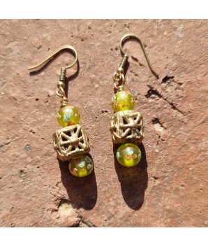 Boucles d'oreilles Renouveau vertes en perles millefiori et laiton recyclé