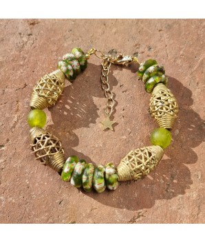 Bracelet Renouveau vert en perles africaines de verre et de laiton recyclés