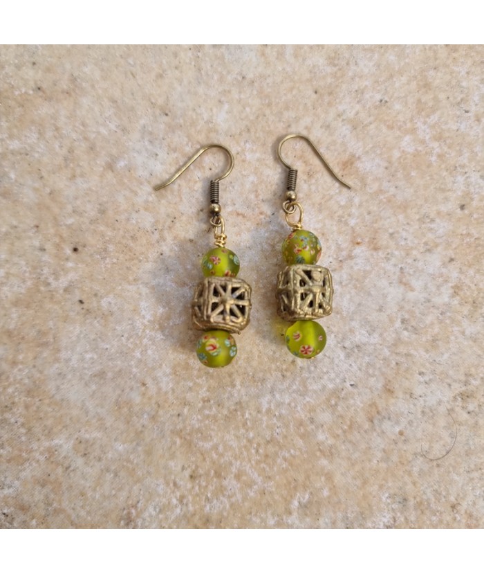 Boucles d'oreilles Renouveau vertes en perles millefiori et laiton recyclé