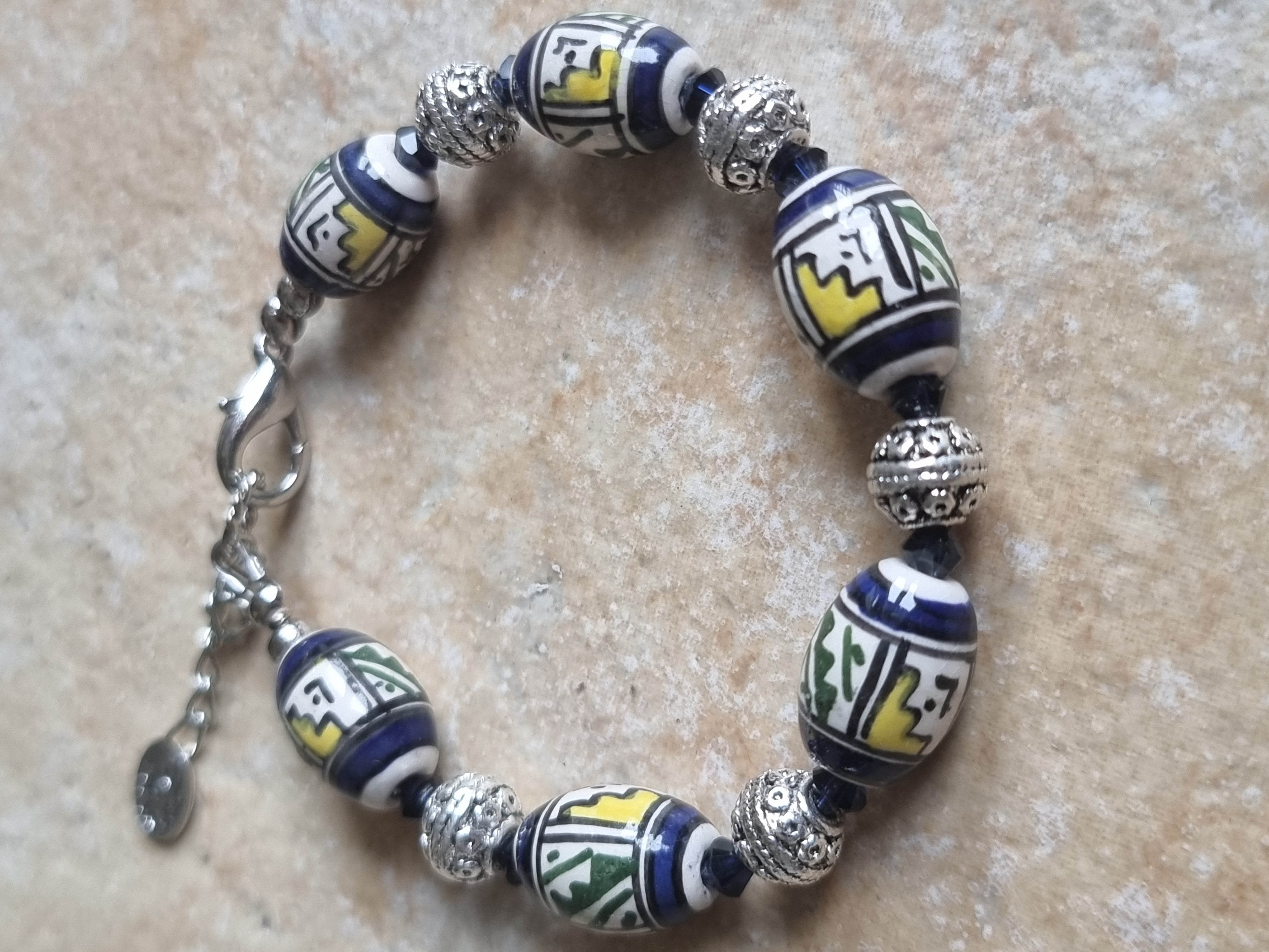 Bracelet en perles artisanales péruviennes